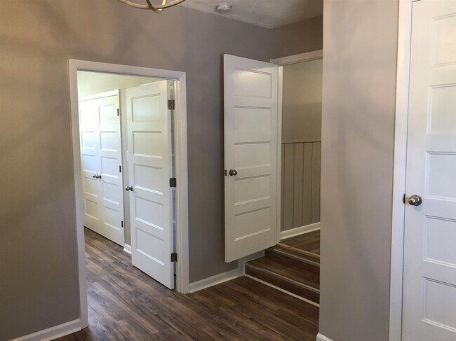 Building Photo - AVAILABLE JULY 15TH.  3 BEDROOM 1 1/2 BATH...