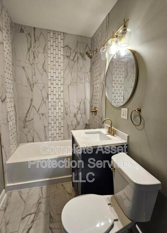 Building Photo - 917 W 144th St