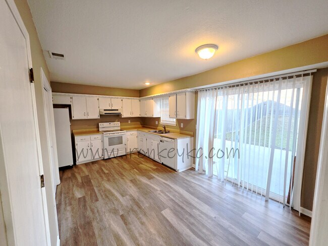 Building Photo - 10176 Haskins St