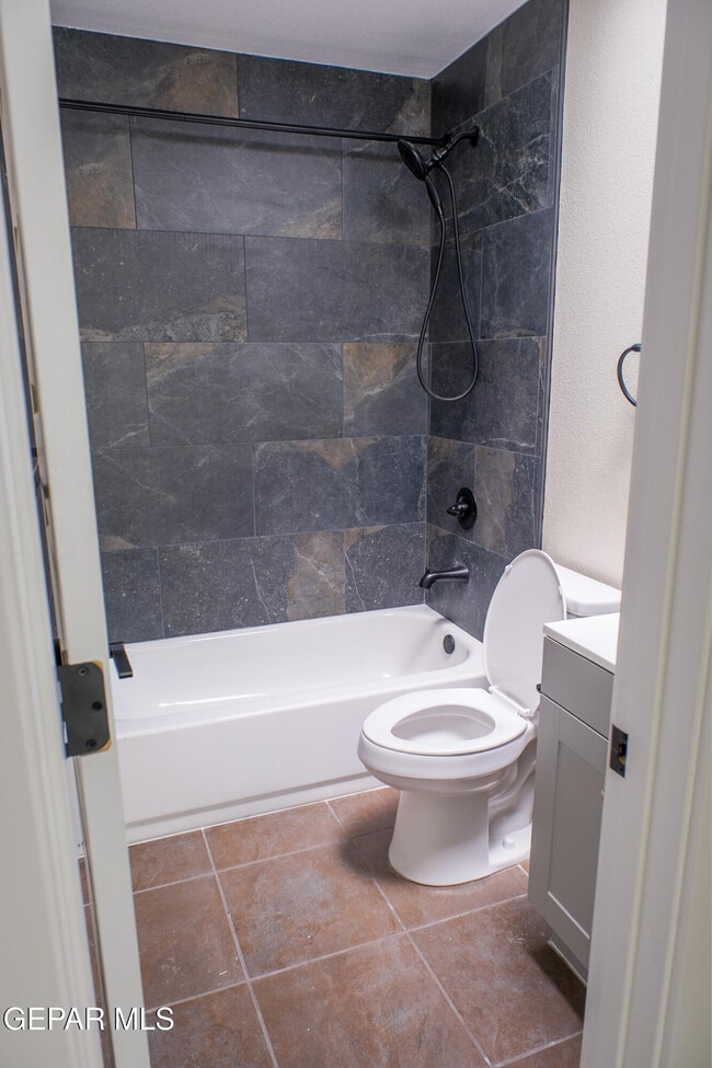 Building Photo - 14273 Hacienda Rock Dr