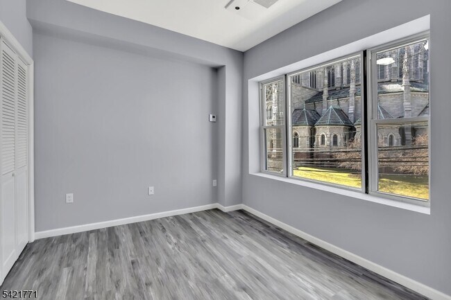 Building Photo - 155 Clifton Ave