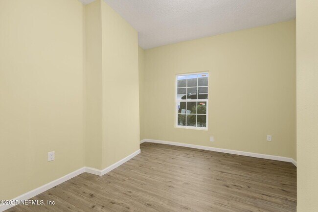 Building Photo - 1443 W 22nd St