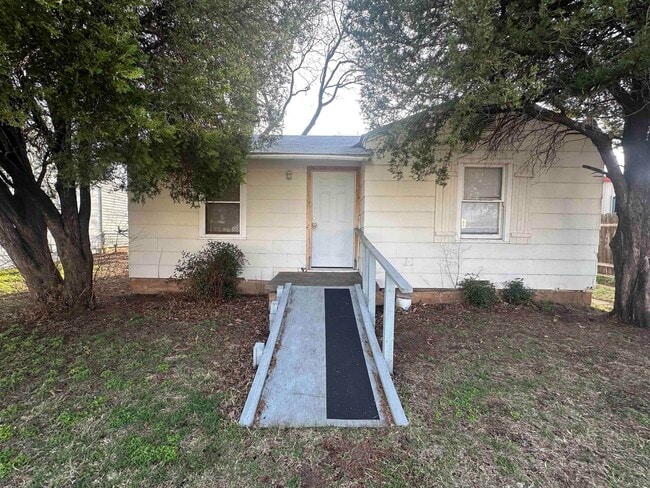 Building Photo - 3013 Lebanon Rd