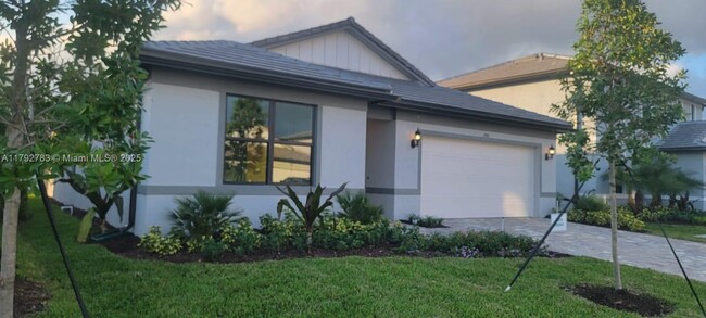 Building Photo - 2941 Hibiscus Ave