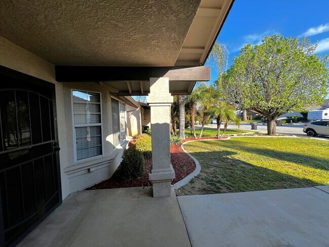 Building Photo - 516 Sun Rose Ave