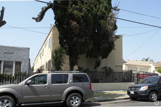 Building Photo - 5115 Clinton St