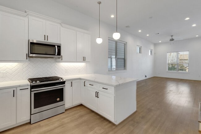 Building Photo - 1526 Chestnut St