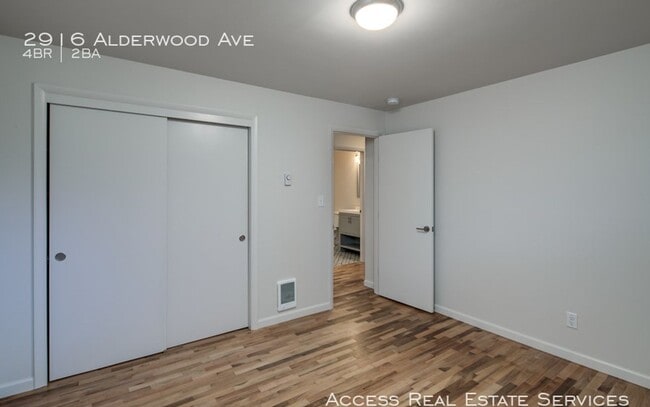 Building Photo - 2916 Alderwood Ave