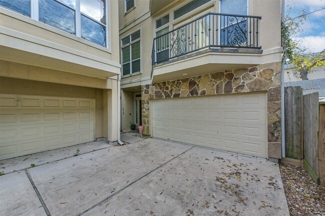 Building Photo - 4515 Lillian St