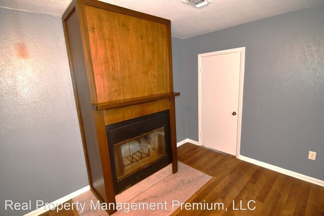 Building Photo - 3 br, 1.5 bath House - 505 Staring Lane