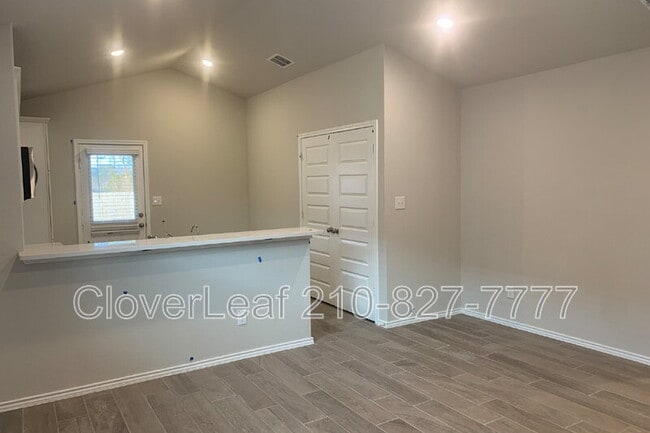 Building Photo - 2172 Darst Dr