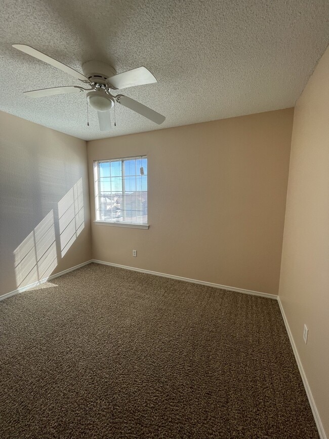 Building Photo - 3425 Scarlet Point Dr