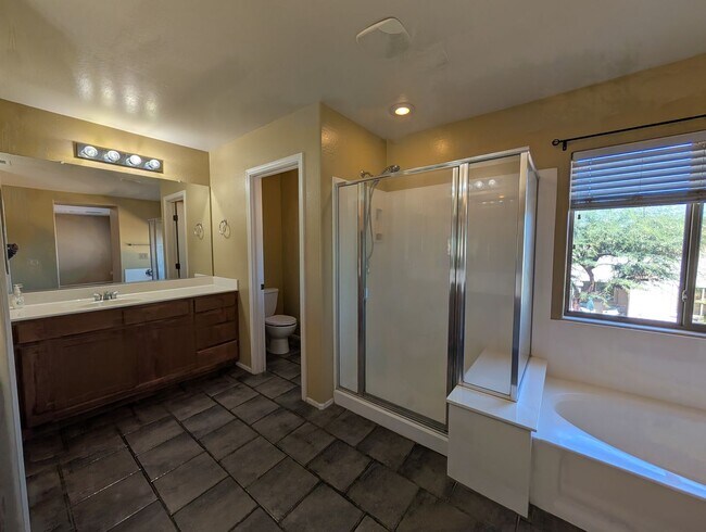 Building Photo - 4 Bedroom 2.5 Bathroom Gate Copper Canyon ...