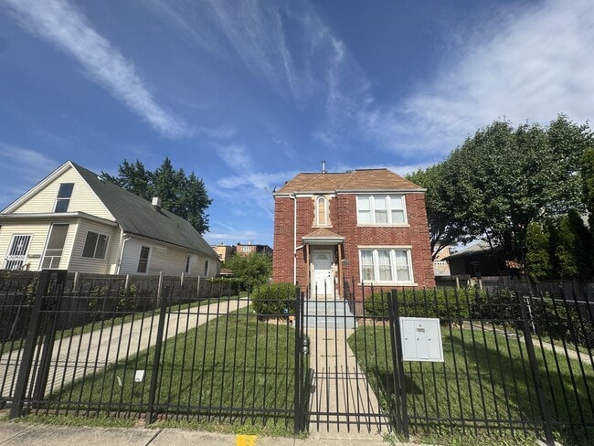 Primary Photo - 9220 S Loomis St