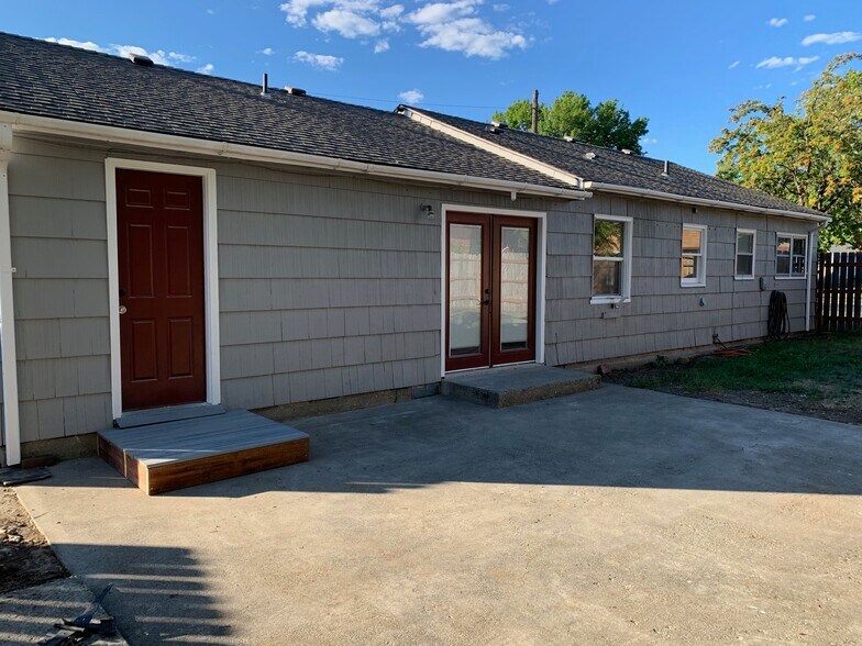 Back - 5405 W Manor Crest St