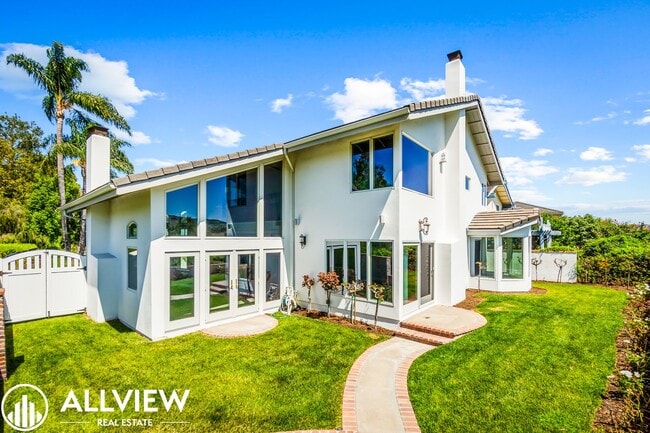 Building Photo - Rare 5 bed/3 bath home located in the high...