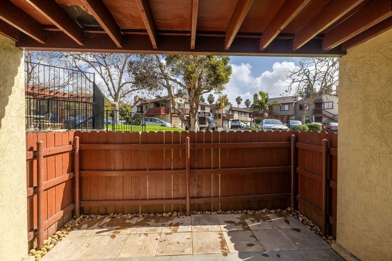 Building Photo - 852 Tamayo Dr