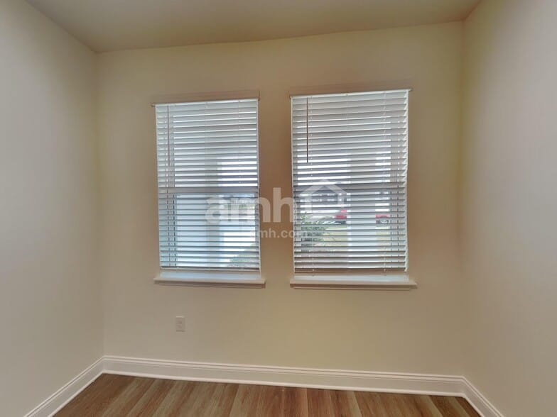 Building Photo - 223 Deanscroft Dr