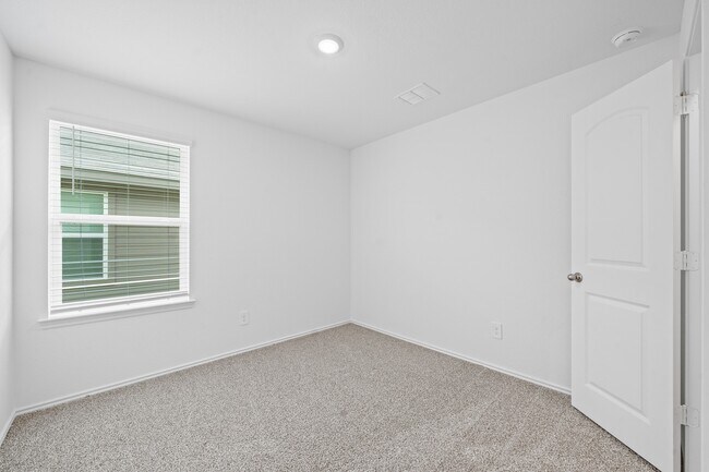 Building Photo - 16830 Paintbrush Holw Ln