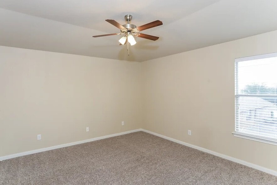 Building Photo - 8410 Western Way