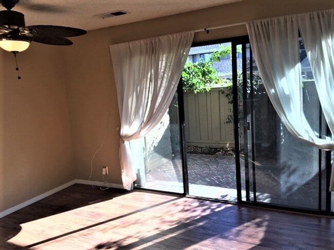 Building Photo - First Floor condo perfectly situated for public transportation