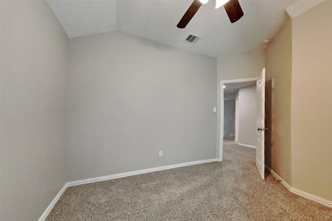 Building Photo - 2223 Brown Oak Dr