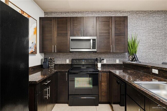 Building Photo - 26 Travis St