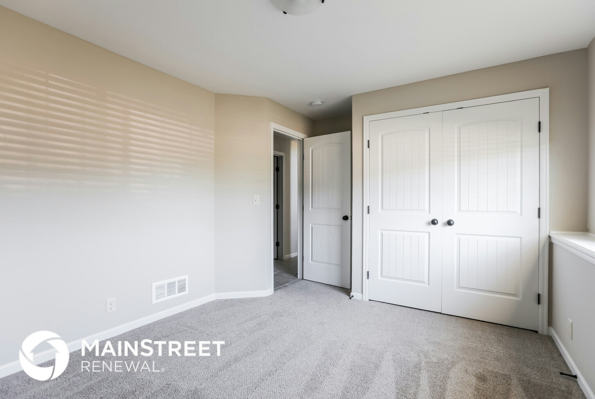 Building Photo - 1405 NW High View Dr