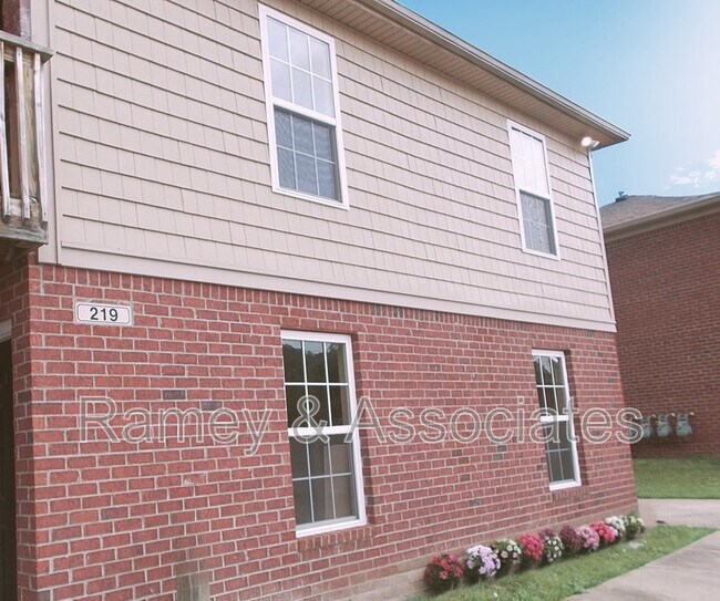 Primary Photo - 219 Highland Blvd