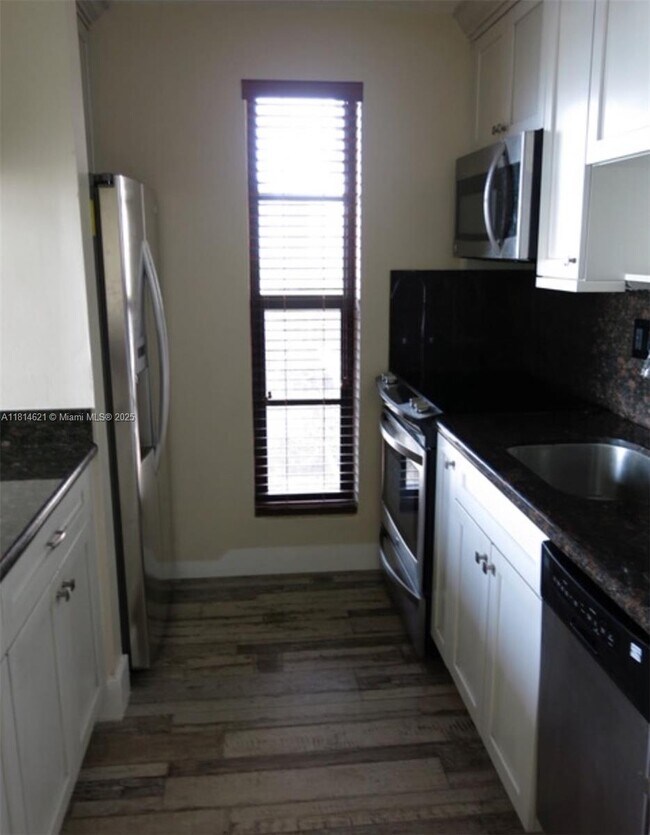 Building Photo - 7899 NE Bayshore Ct