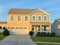Building Photo - Well Maintained 3200 SF 5 Bedroom / 4.5 Ba...