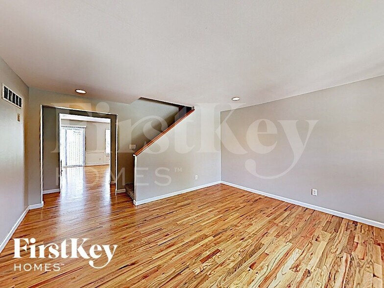 Building Photo - 227 Spring Borough Dr