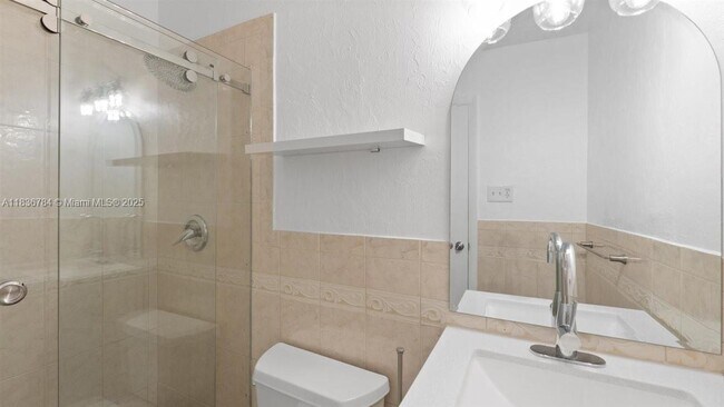 Building Photo - 7211 Shalimar St