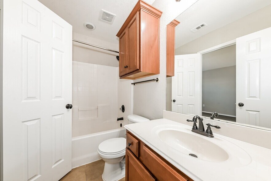 Building Photo - 908 Matthew Ln