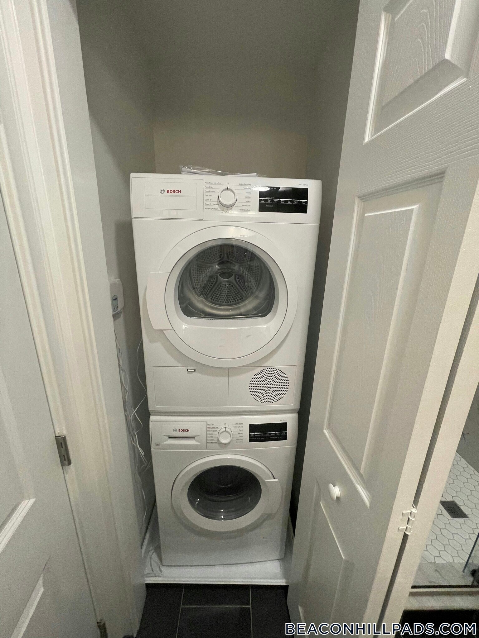 Building Photo - 31 Temple St