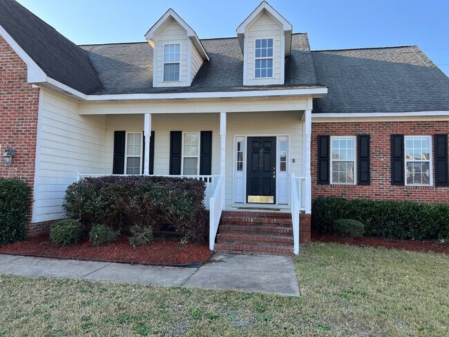 Building Photo - Jack Britt School District! 5br, 2.5 ba