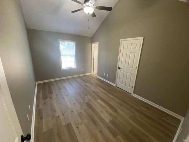 Building Photo - 3 BR/3BA