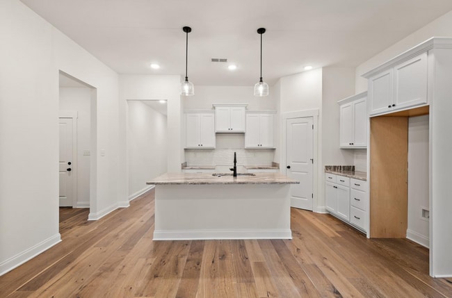 Building Photo - 6520 Benjamin Cv