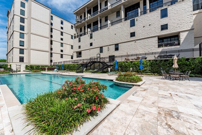 Building Photo - 1005 S Shepherd Dr