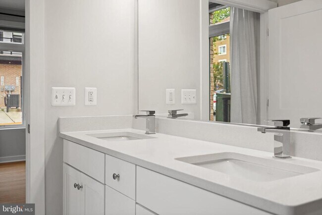 Building Photo - 1675 Bandit Loop