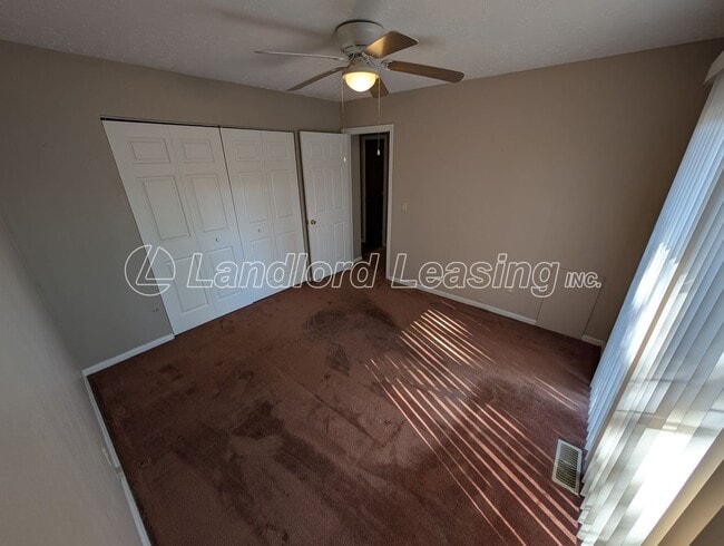 Building Photo - Brick Ranch Duplex with Fireplace, Private...