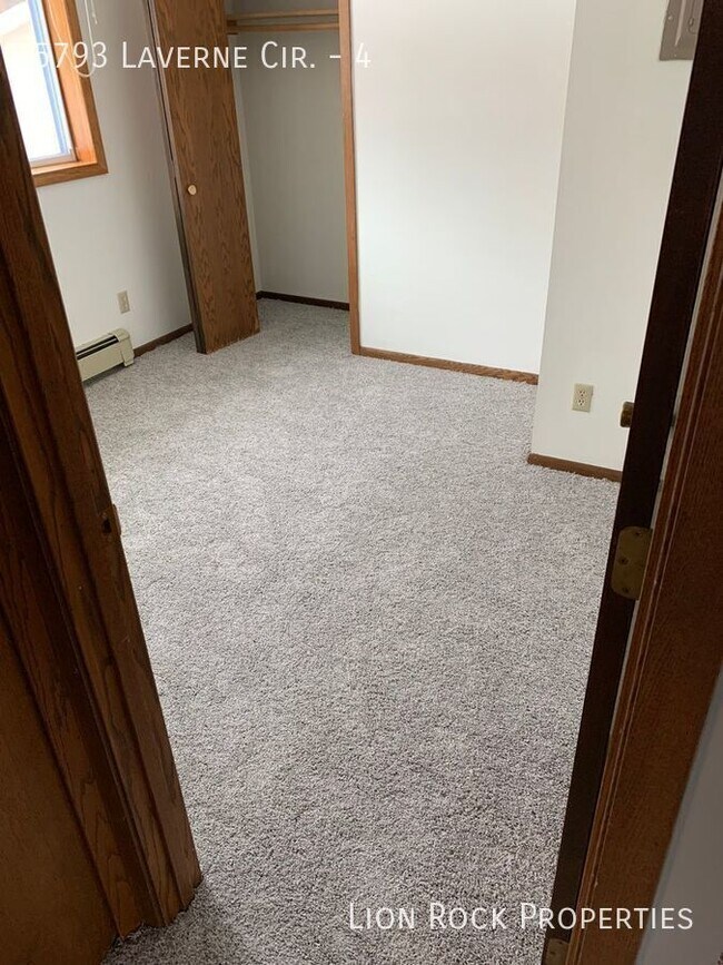 Building Photo - 5793 Laverne Cir N