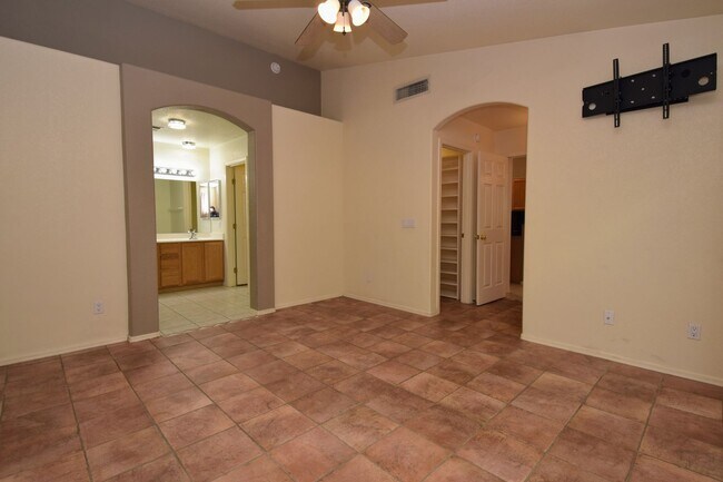 Building Photo - Bright & Open SE Tucson 3 Bed 2 Bath with ...