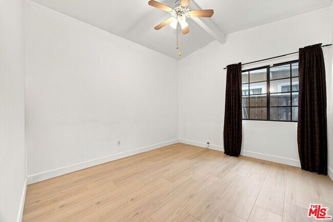Building Photo - 6848 Sylvia Ave