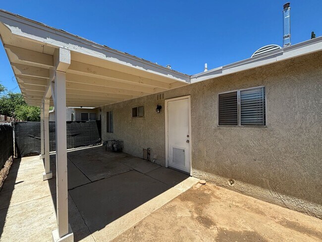 Building Photo - 44303 Beech Ave
