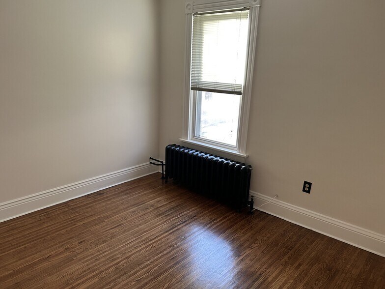 Building Photo - 137 Harvard St