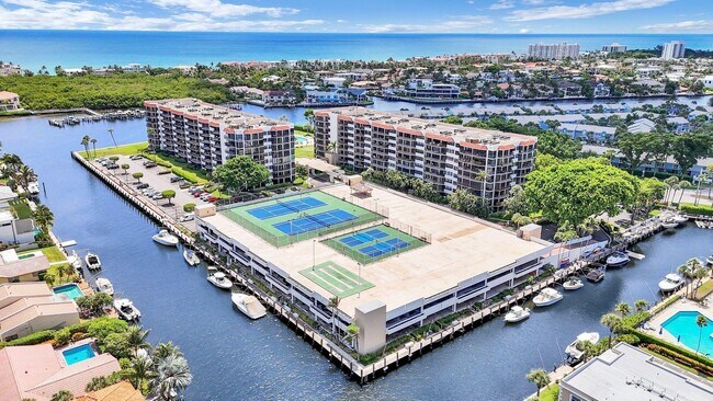 Building Photo - 899 Jeffery St