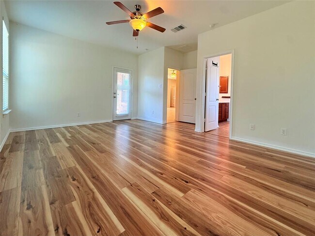 Building Photo - 1140 Yellow Iris Rd