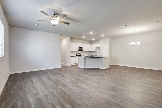 Building Photo - 736 Wheatfield Dr