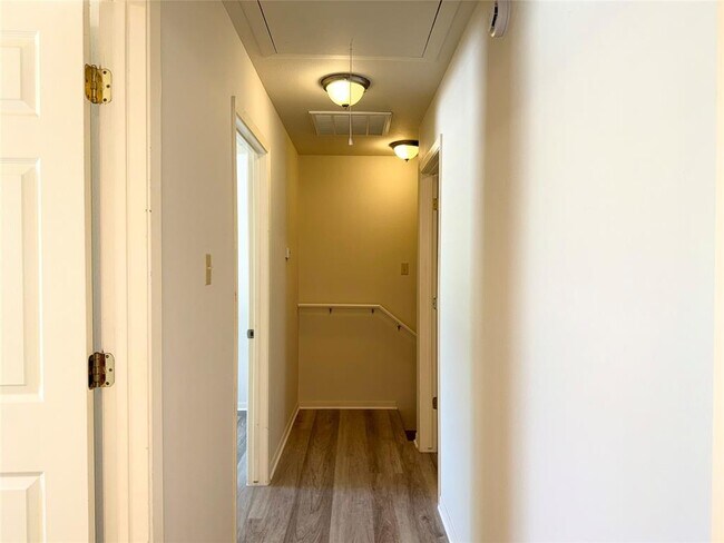 Building Photo - 10058 Emnora Ln
